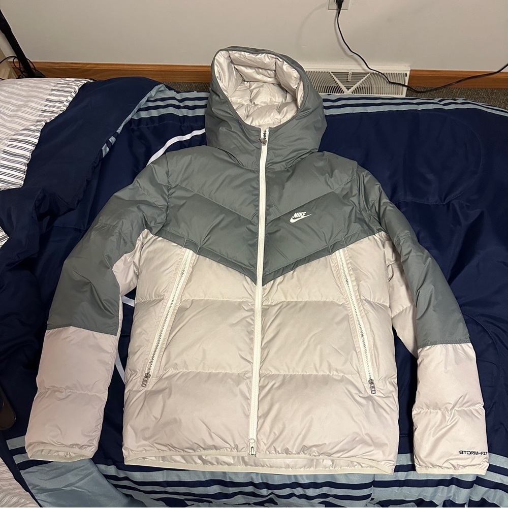 Nike Storm-Fit Puffer Jacket Coat (men’s S)